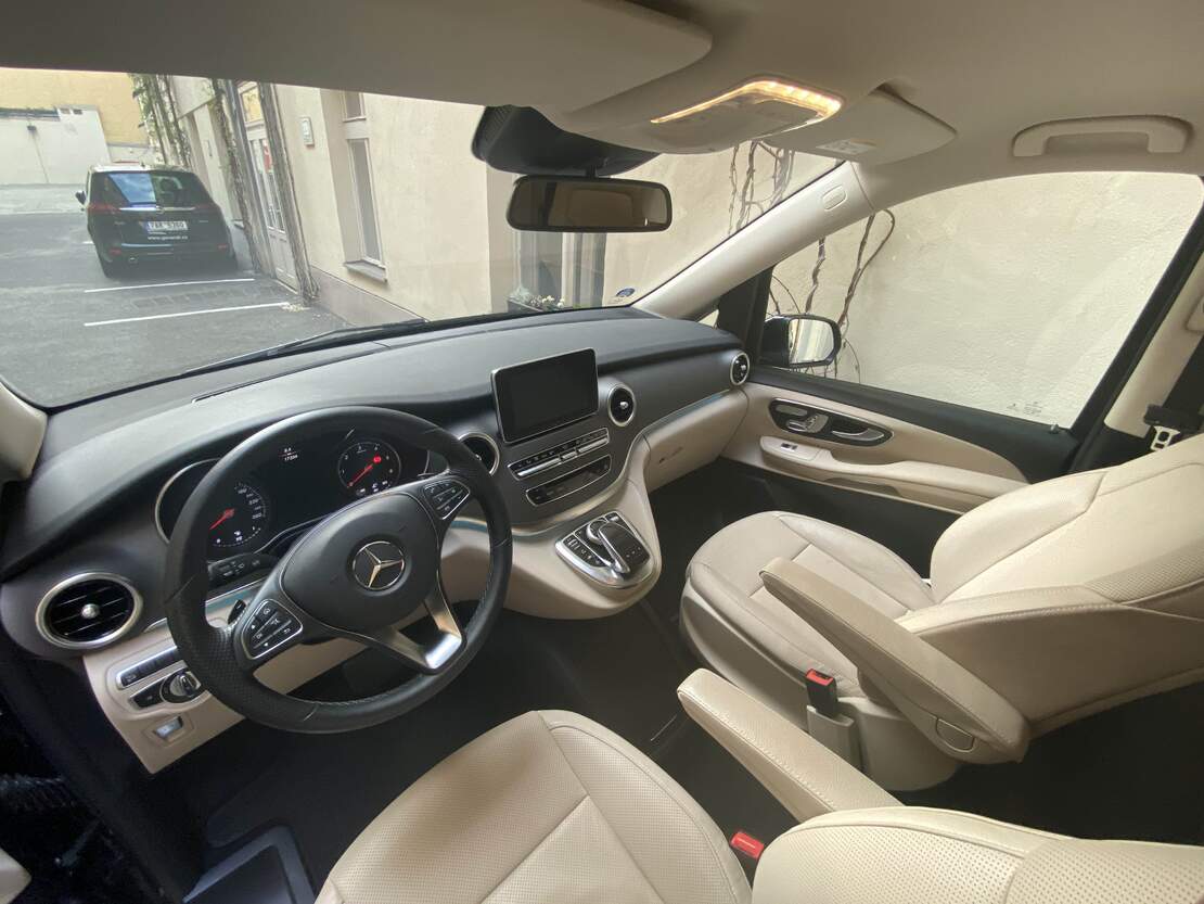 Car rental Mercedes V-class in Prague