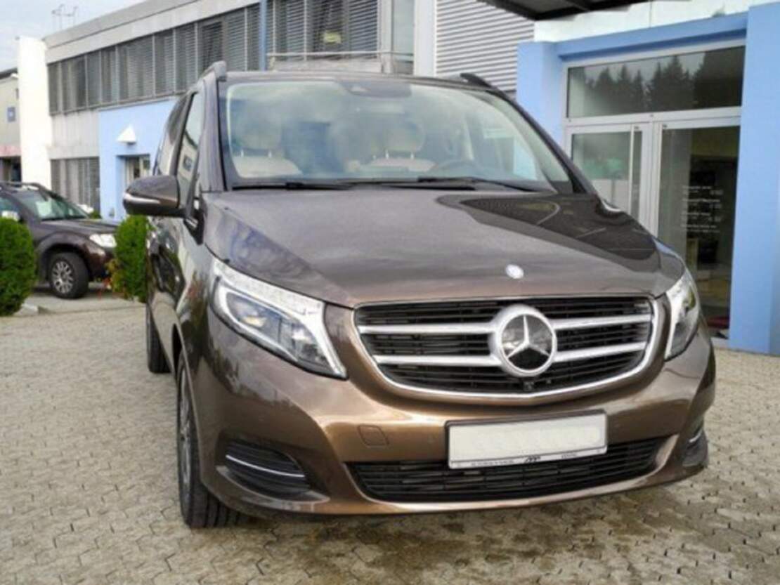 Car rental Mercedes V-class in Prague
