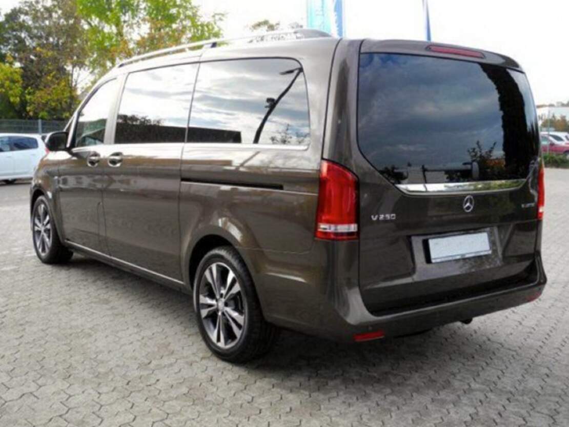 Car rental Mercedes V-class in Prague