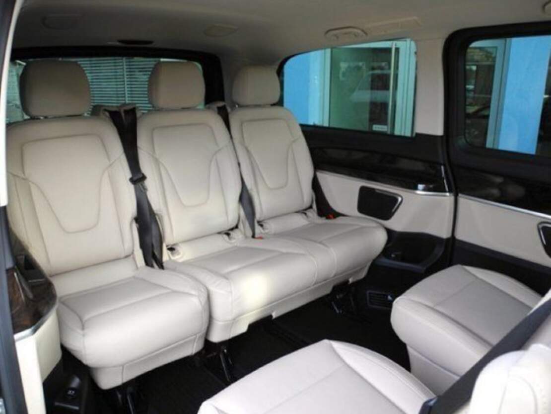 Car rental Mercedes V-class in Prague