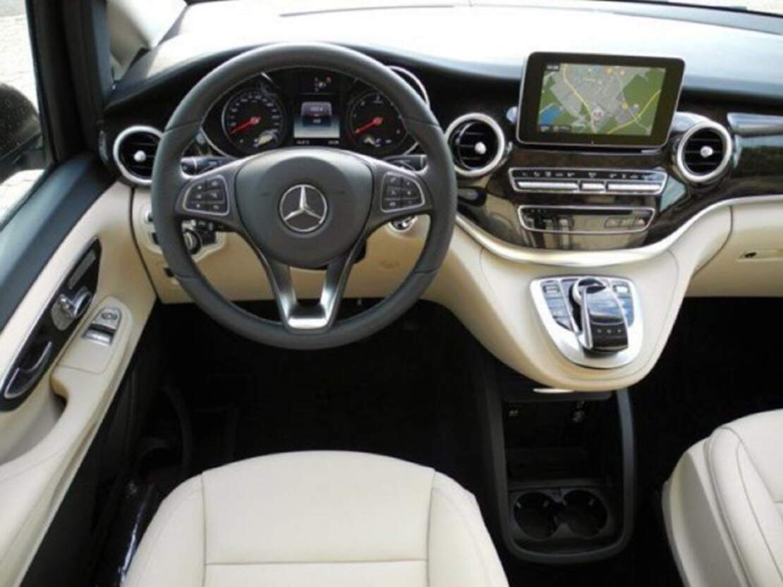 Car rental Mercedes V-class in Prague