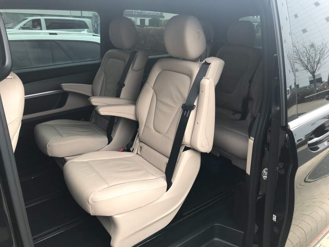 Car rental Mercedes V-class in Prague