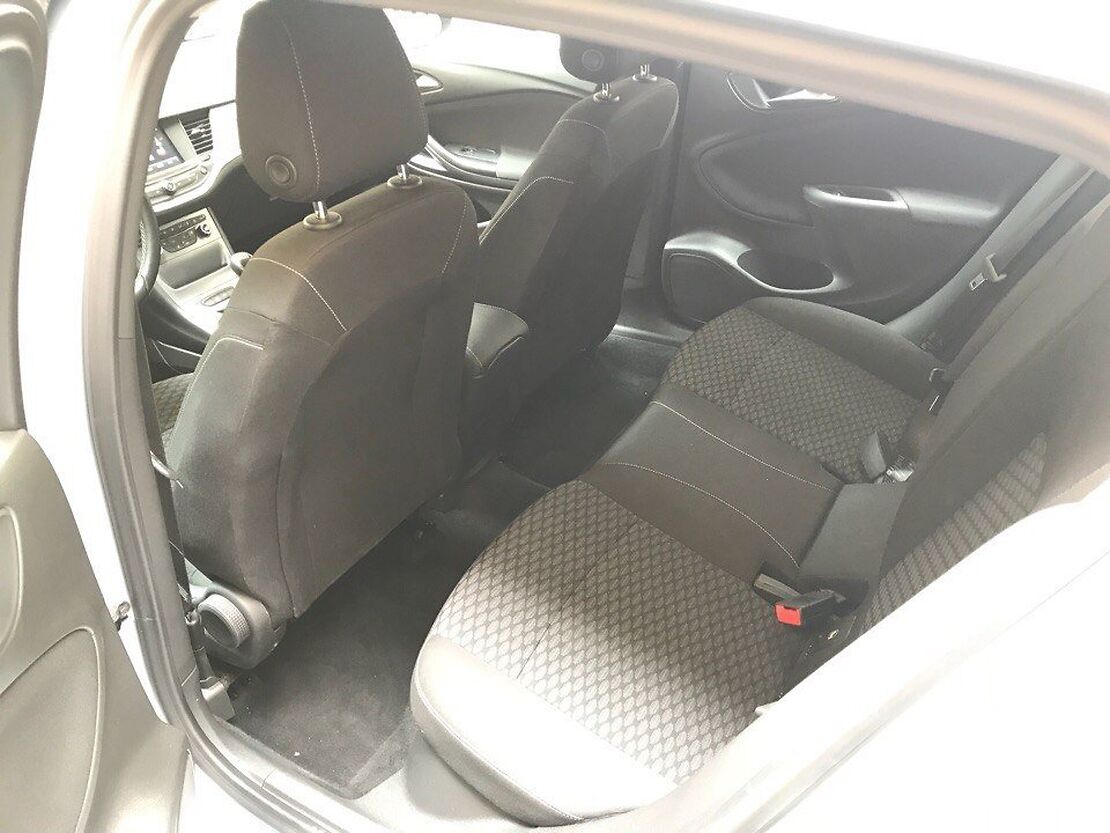 Car rental Opel Astra MT in Prague