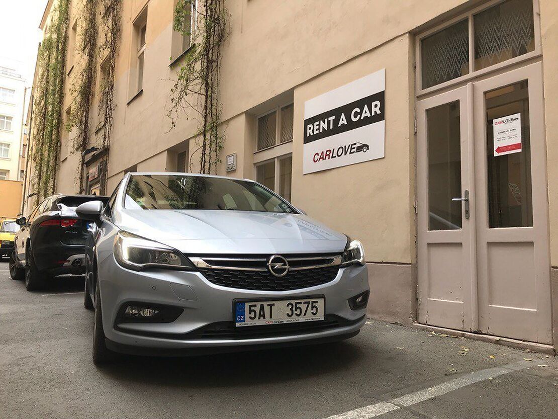 Car rental Opel Astra MT in Prague