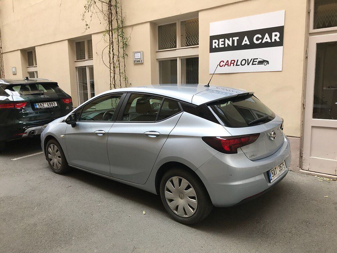 Car rental Opel Astra MT in Prague