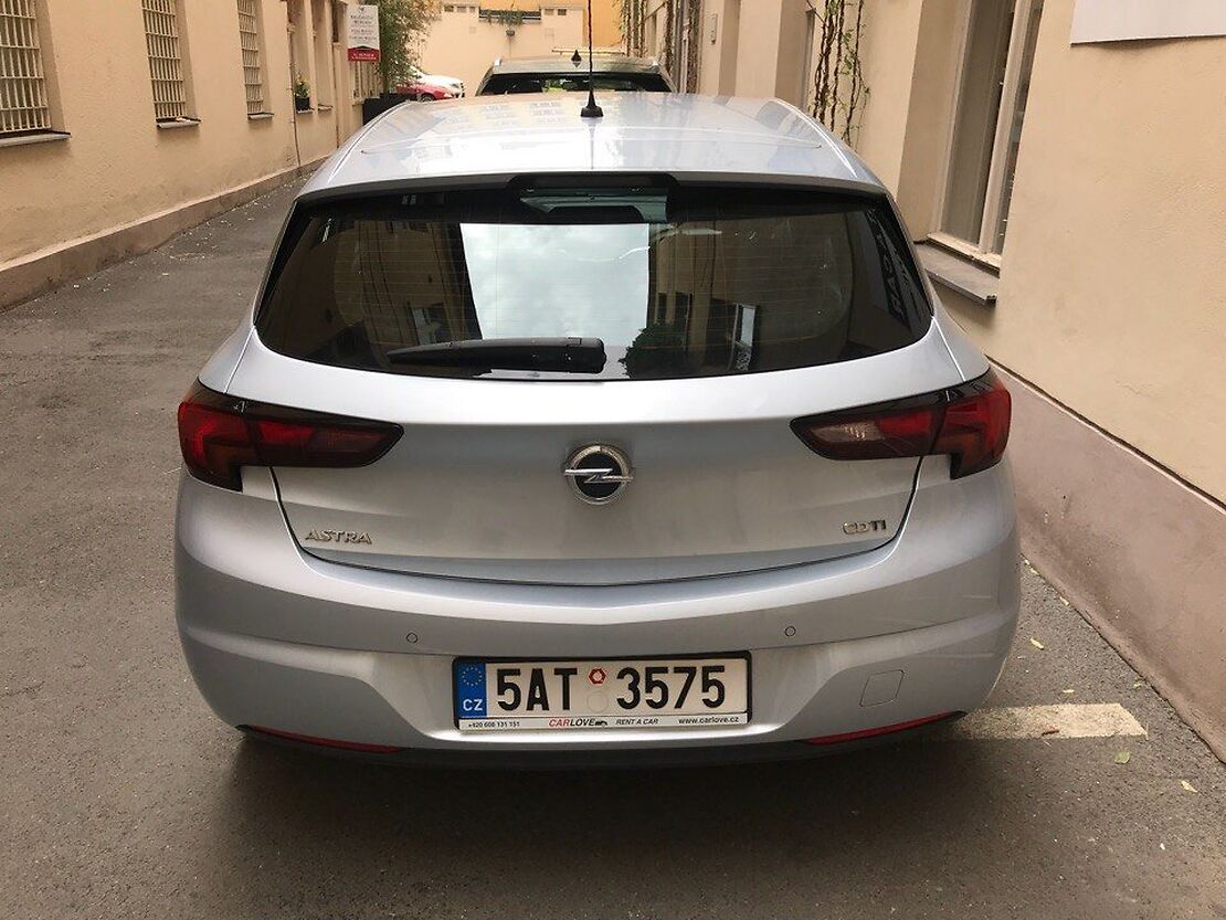 Car rental Opel Astra MT in Prague