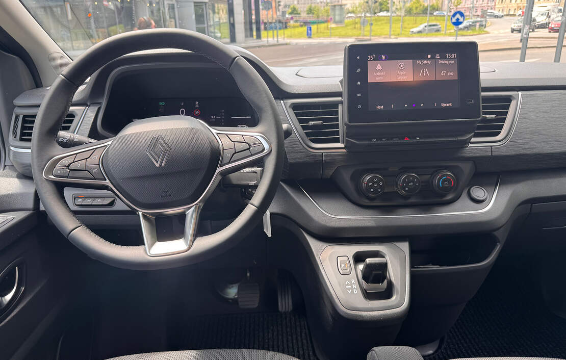 Autopůjčovna Renault Trafic 9seats Praha