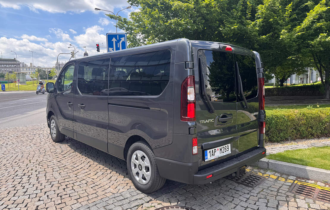 Autopůjčovna Renault Trafic 9seats Praha