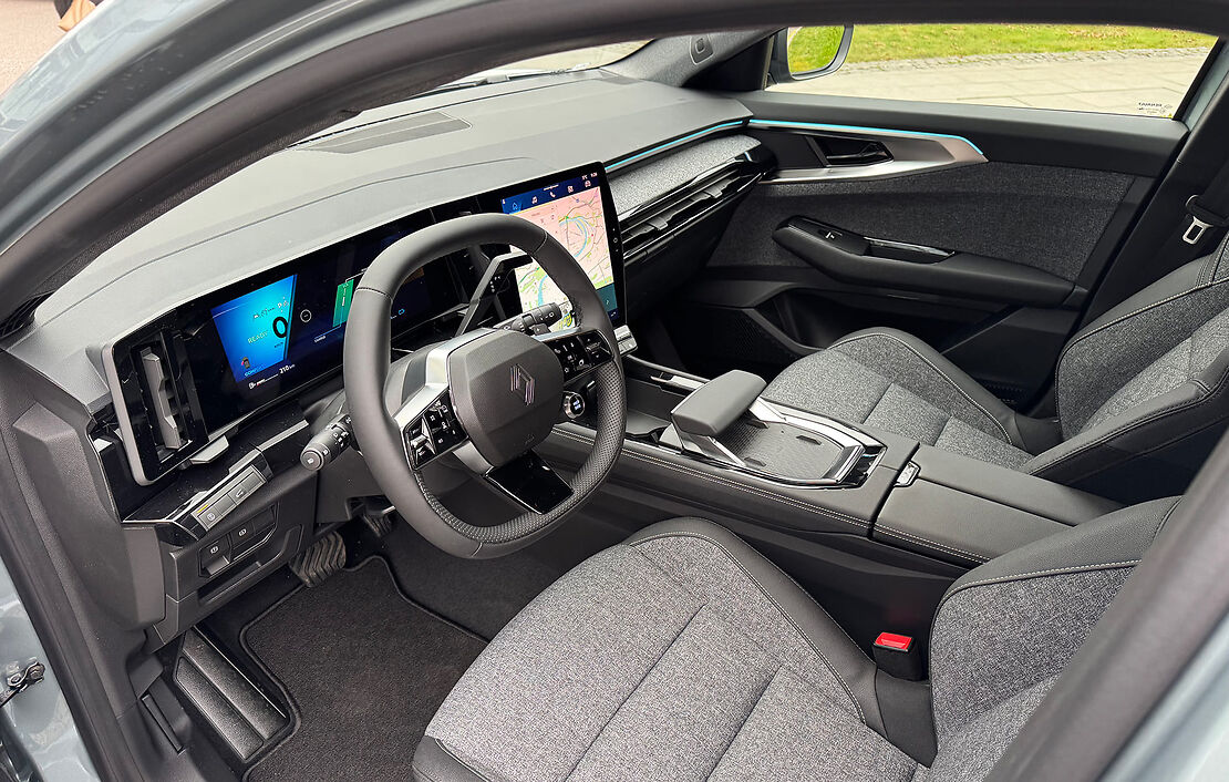 Biluthyrning Renault Espace 7 seats i Prag