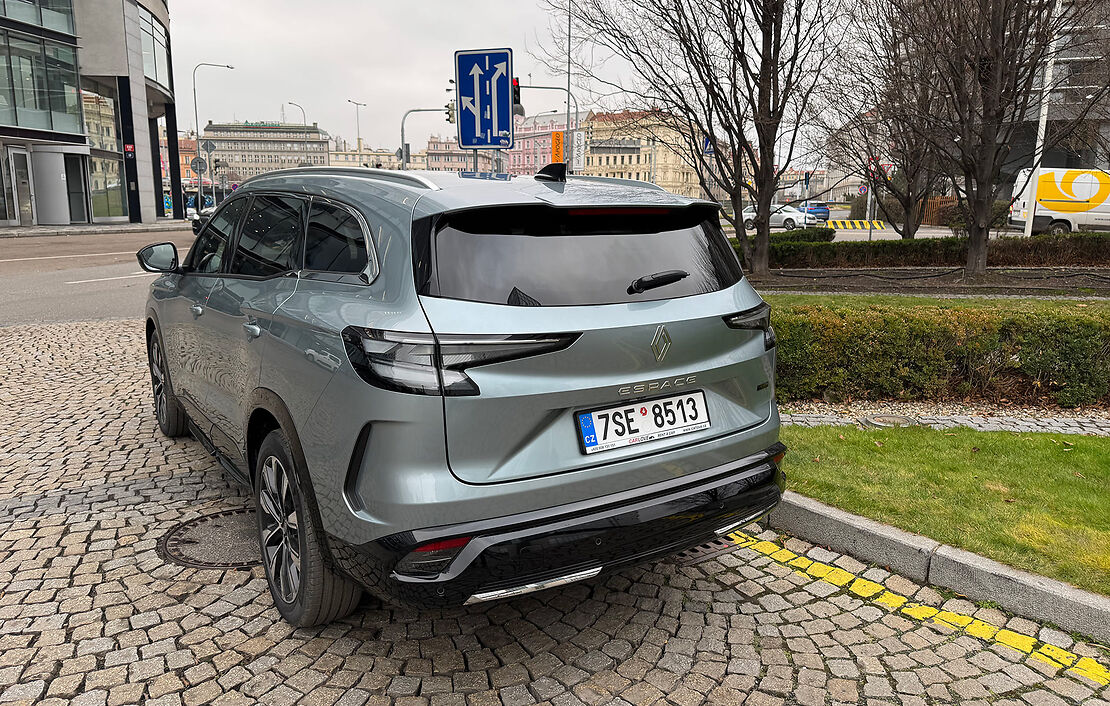 Biluthyrning Renault Espace 7 seats i Prag