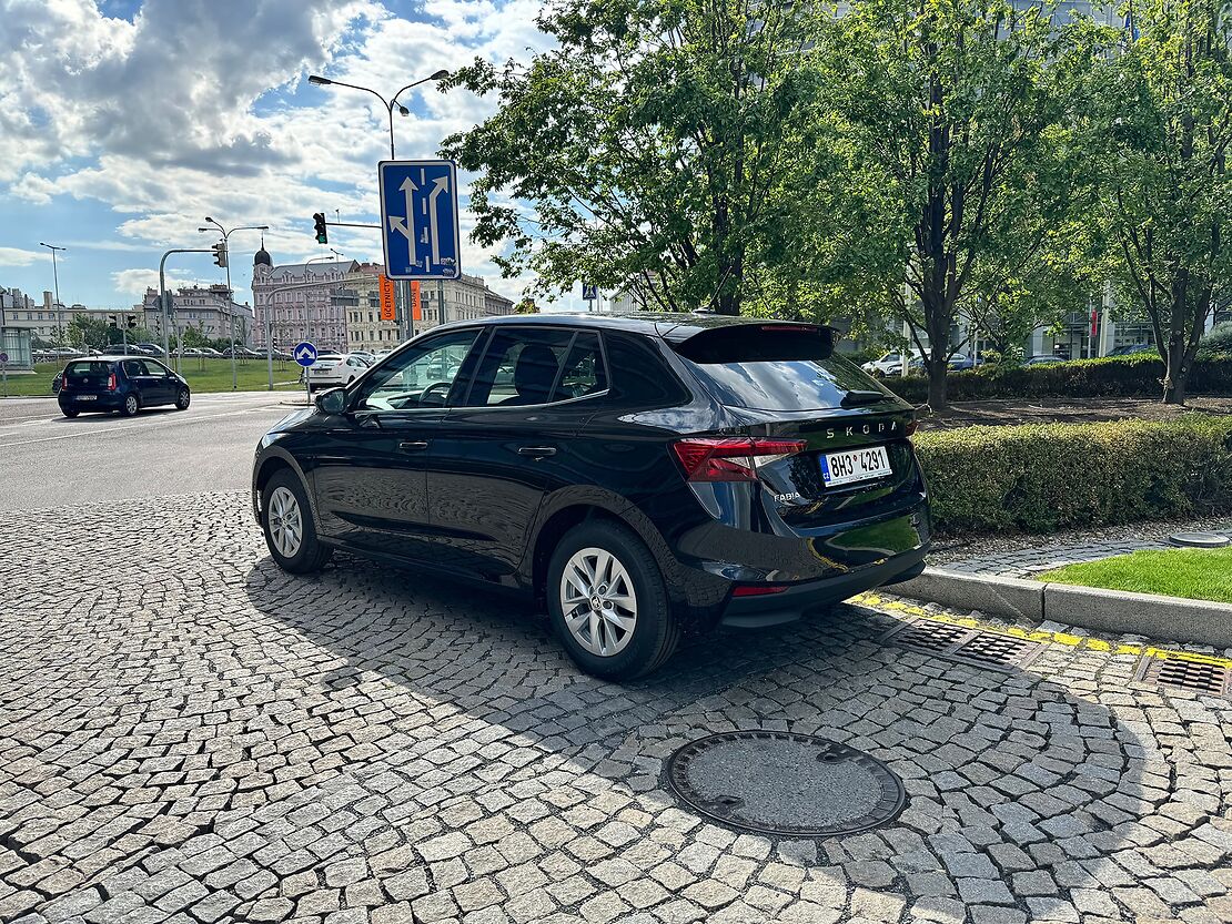 Biluthyrning Škoda Fabia i Prag