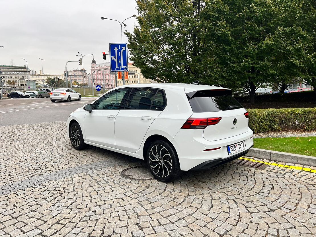 Autopůjčovna Volkswagen Golf MT Praha