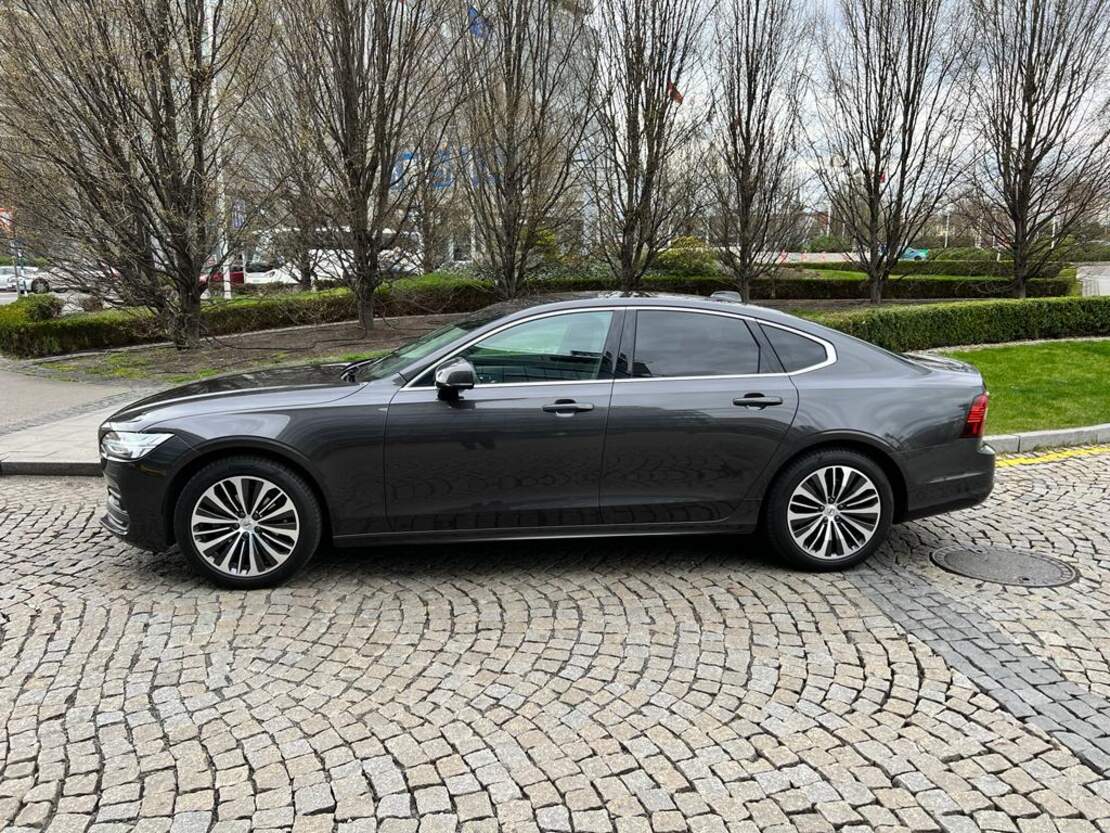Car rental Volvo S90 in Prague