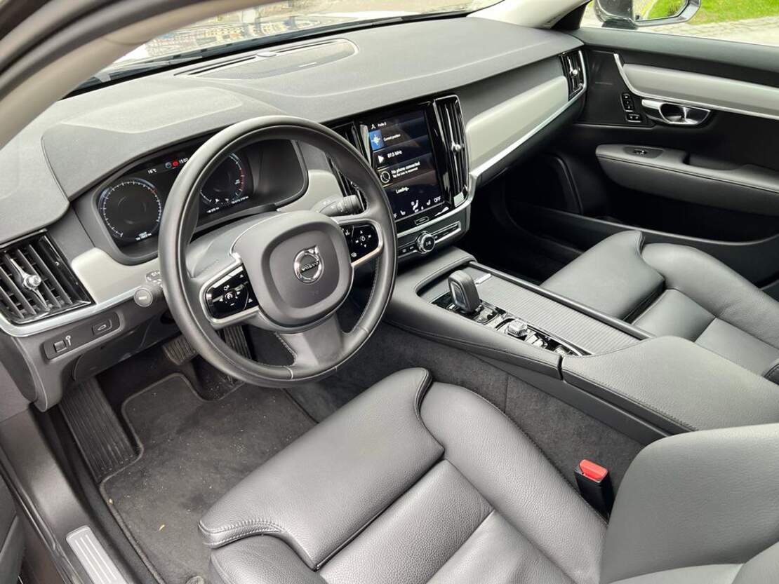 Car rental Volvo S90 in Prague