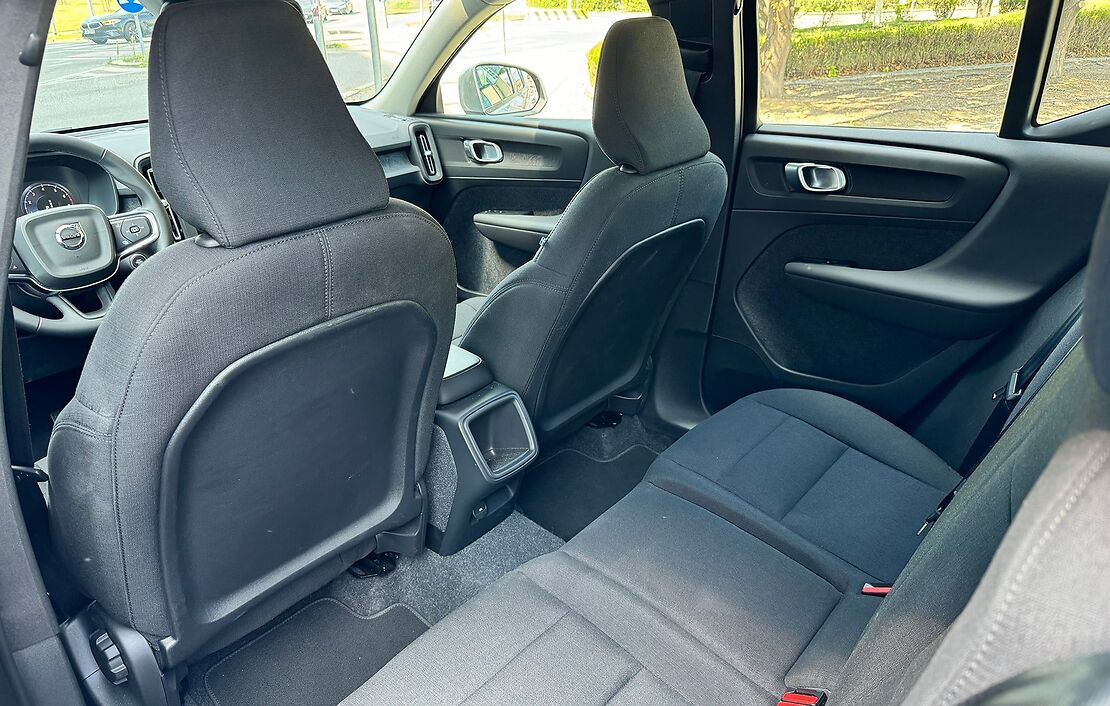 Аренда Volvo XC40 в Праге