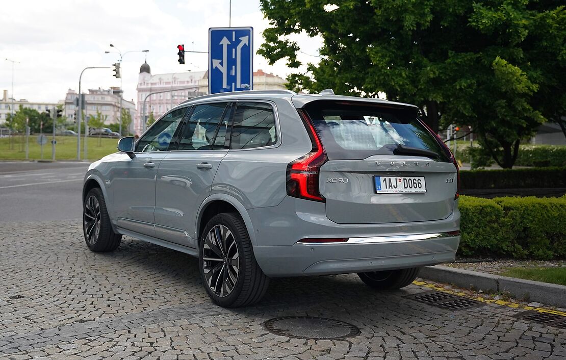 Аренда Volvo XC90 в Праге