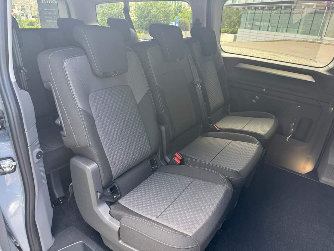 Alquiler VW Caravelle 9 seats en Praga