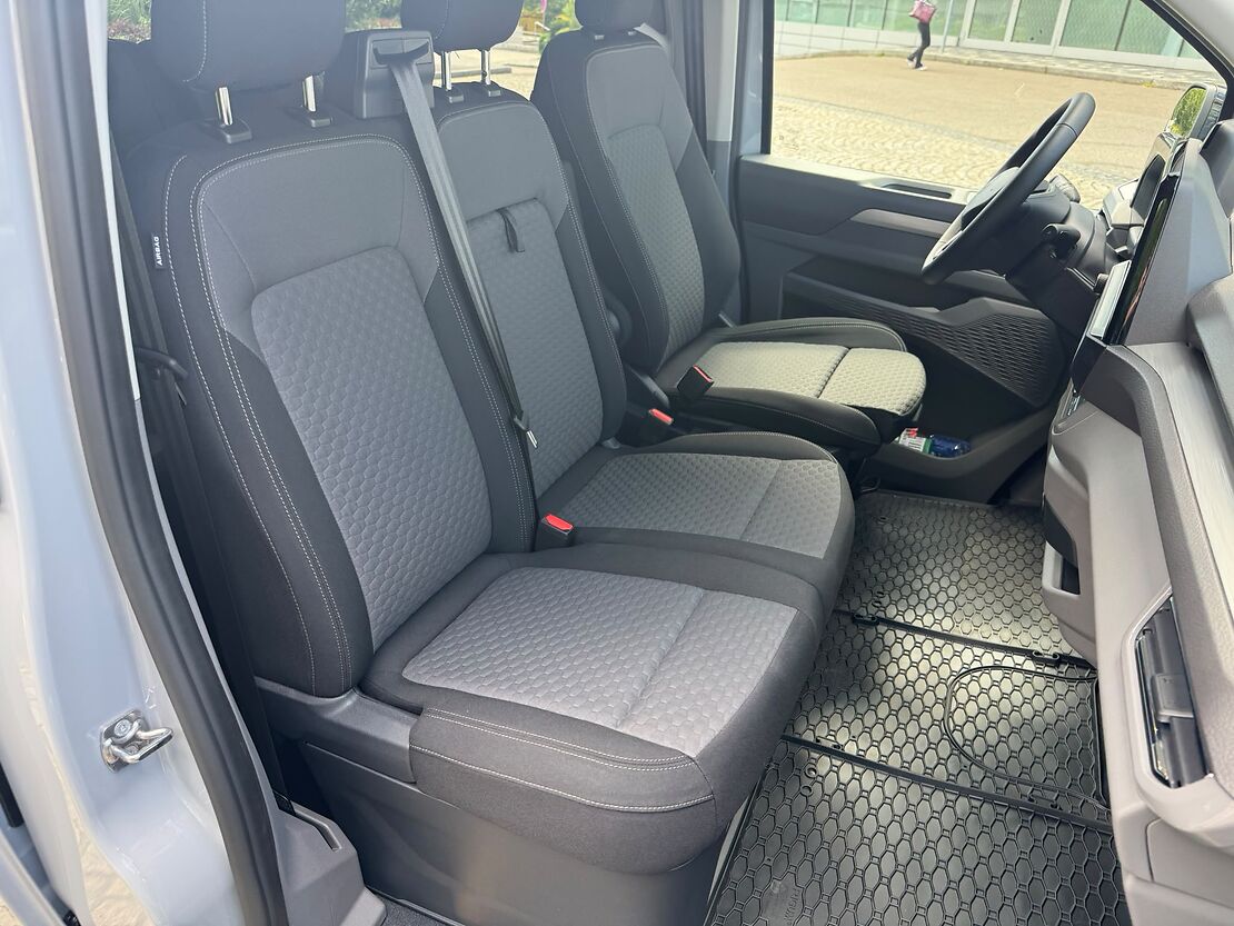 Autopůjčovna VW Caravelle 9 seats Praha