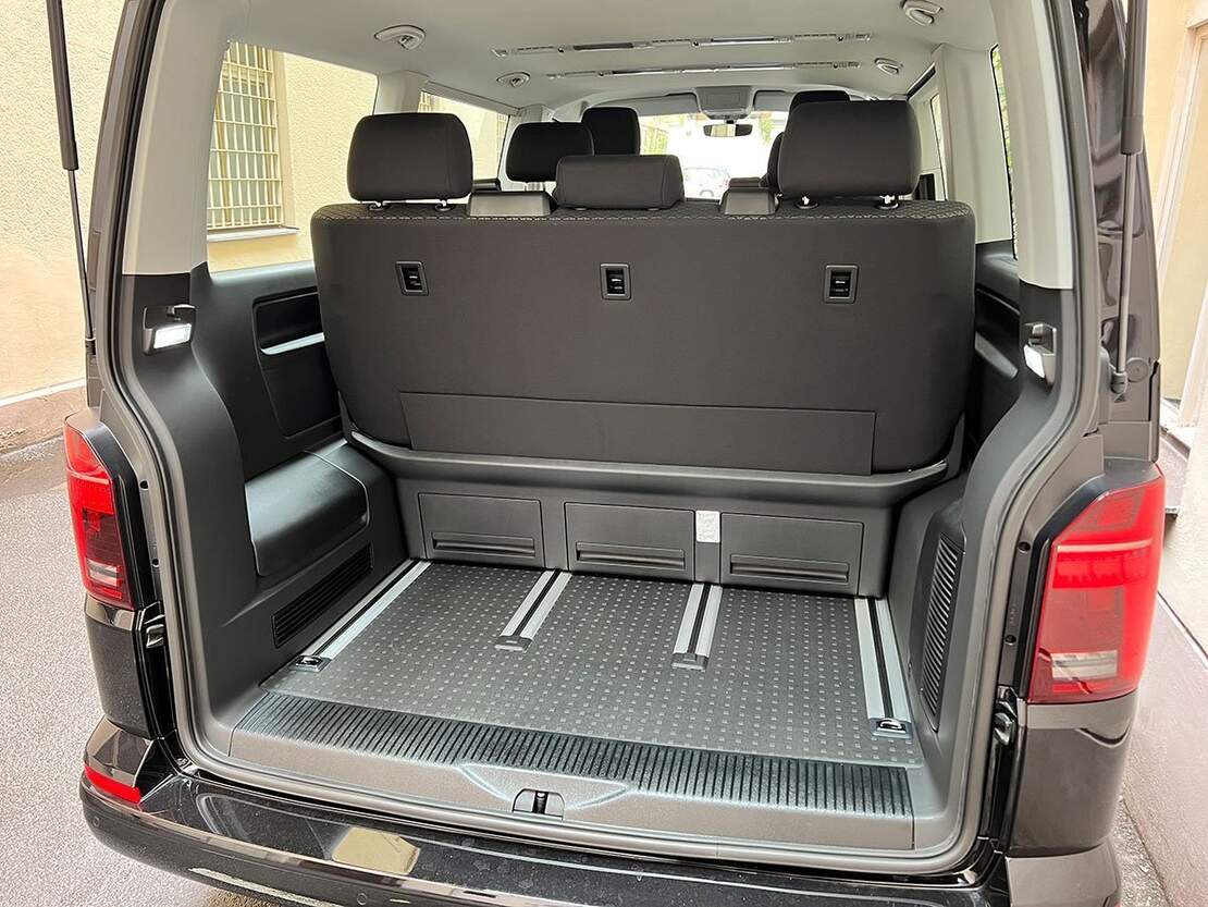 Car rental VW Multivan in Prague