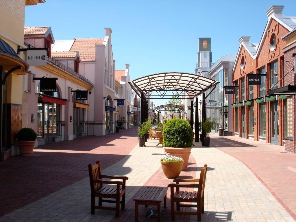 на арендованном авто до Ingolstadt Village