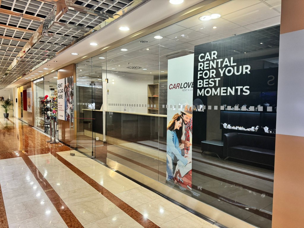Can I rent a car in Czech Republic with US license